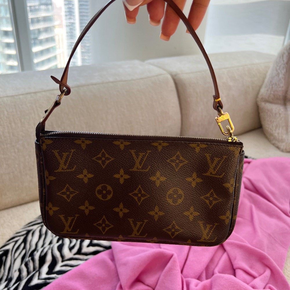 Louis Vuitton Pochettte